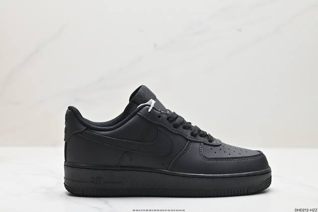 真标耐克nike Air Force 1'07 空军一号低帮百搭休闲运动板鞋。柔软、弹性十足的缓震性能和出色的中底设计，横跨复古与现代的外型结合，造就出风靡全球