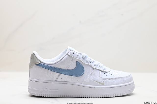 真标耐克nike Nike Air Force Af1 空军一号低帮百搭休闲运动板鞋。柔软、弹性十足的缓震性能和出色的中底设计，横跨复古与现代的外型结合，造就出