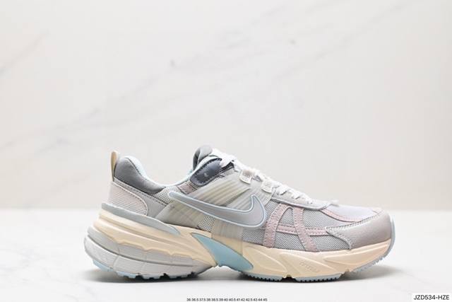 公司级耐克nike V2K Run跑步鞋复古风潮 网面透气运动鞋 灰银紧致的鞋面材质提供良好的包裹性鞋侧 Swoosh以及鞋头部分搭配增添不少亮点的镀铬细节鞋垫