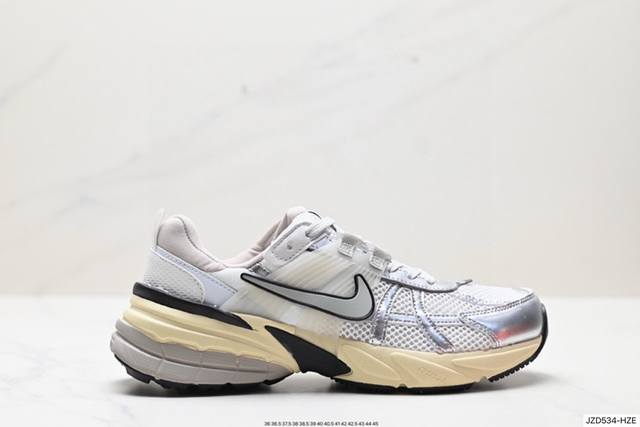 公司级耐克nike V2K Run跑步鞋复古风潮 网面透气运动鞋 灰银紧致的鞋面材质提供良好的包裹性鞋侧 Swoosh以及鞋头部分搭配增添不少亮点的镀铬细节鞋垫