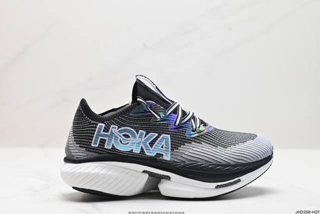 公司级hoka 霍卡 Hoka Cielo X1 竞速跑鞋 外观整合hoka 顶尖碳板技术、中底泡棉科技和几何学，设计符合自然步态的不对称鞋面和鞋底结构，专为精