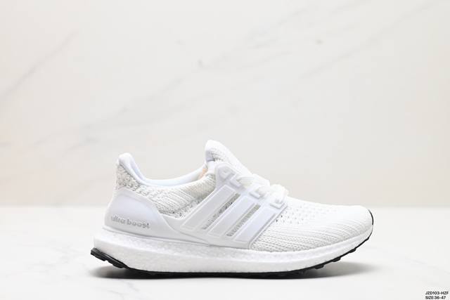 真标阿迪达斯adidas Ultraboost全掌爆米花休闲运动跑鞋 采用网材搭配反光皮革鞋面 配上stretchweb网格外底和boost中底 货号:Bb61