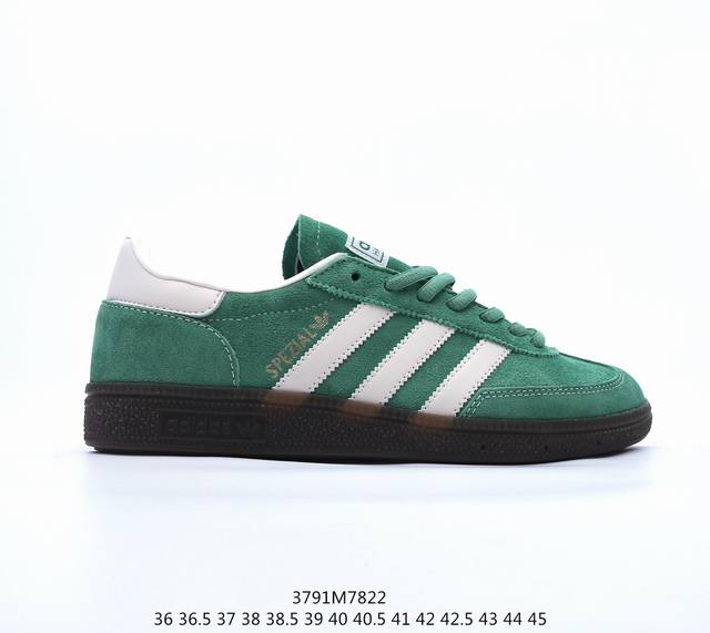 Adidas 三叶草 Handball Spezial 1比1工匠精神 全鞋采用进口头层猪八制作 牛筋耐磨大底 承载青春情怀的板鞋，是现在潮男靓女上脚的大热鞋款