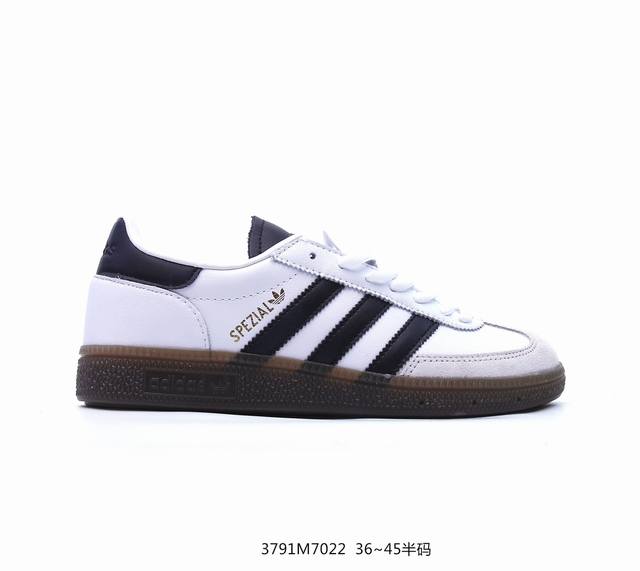 Adidas Originals Handball Spzl 白色 此款鞋延续了橡胶外底和经典款式的传统。优质绒面革鞋面和标志性的3条纹采用明亮的对比色，为久经