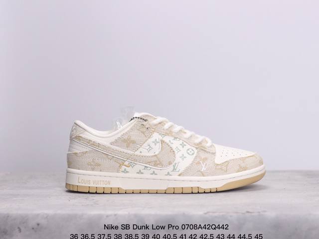 耐克nike Sb Dunk Low Pro 复古低帮 真标 休闲运动滑板板鞋。采用脚感柔软舒适zoomair气垫，有效吸收滑板等极限运动在落地时带来的冲击力，