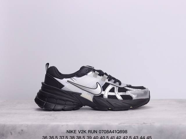 公司级耐克nike V2K Run跑步鞋复古风潮 网面透气运动鞋 灰银紧致的鞋面材质提供良好的包裹性鞋侧 Swoosh以及鞋头部分搭配增添不少亮点的镀铬细节鞋垫