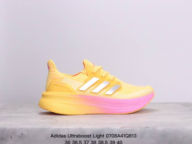 公司级阿迪达斯adidas Ultraboost Light 全掌爆米花休闲运动跑鞋。采用网材搭配反光皮革鞋面，配上stretchweb网格外底和boost中底 - 点击图像关闭