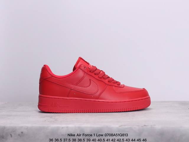 公司级耐克nike Air Force 1 Low 空军一号低帮百搭休闲运动板鞋。柔软、弹性十足的缓震性能和出色的中底设计，横跨复古与现代的外型结合，造就出风靡