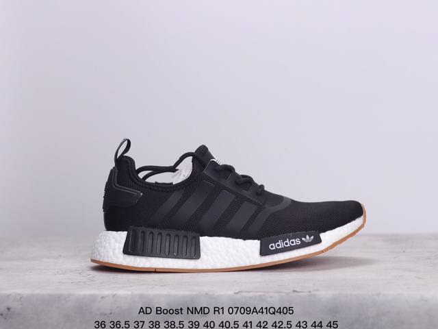 公司级ad Boost Nmd R1 经典跑鞋系列全新配色 弹力针织鞋面 原装高弹boost颗粒大底 缓震性能卓越 体质轻盈且抗冲击 整双鞋子的透气性和舒适度完