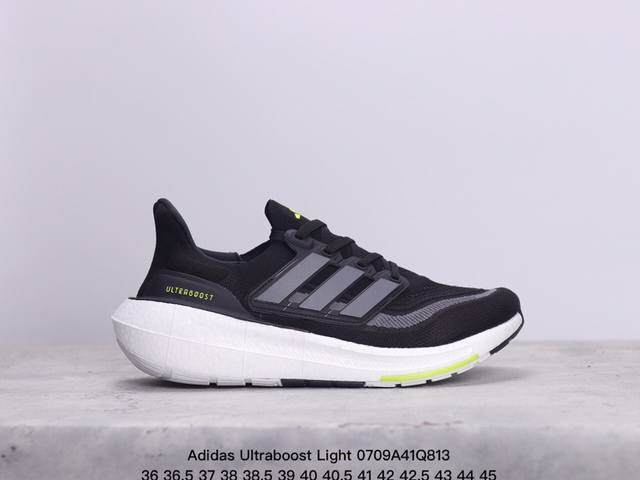 公司级阿迪达斯adidas Ultraboost Light 全掌爆米花休闲运动跑鞋。采用网材搭配反光皮革鞋面，配上stretchweb网格外底和boost中底