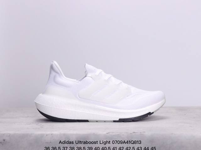 公司级阿迪达斯adidas Ultraboost Light 全掌爆米花休闲运动跑鞋。采用网材搭配反光皮革鞋面，配上stretchweb网格外底和boost中底