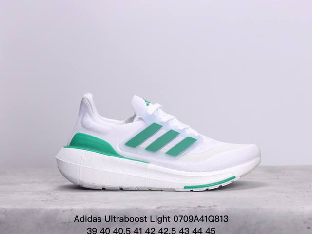 公司级阿迪达斯adidas Ultraboost Light 全掌爆米花休闲运动跑鞋。采用网材搭配反光皮革鞋面，配上stretchweb网格外底和boost中底