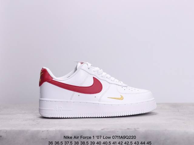 耐克 Nike Air Force 1 '07 Low 空军一号低帮，柔软、弹性十足的缓震性能和出色的中底设计，横跨复古与现代的外型结合，造就出风靡全球三十多年