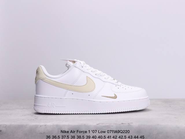 耐克 Nike Air Force 1 '07 Low 空军一号低帮，柔软、弹性十足的缓震性能和出色的中底设计，横跨复古与现代的外型结合，造就出风靡全球三十多年