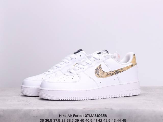 Nike Air Force1 全新配色 #原楦头原纸板 打造纯正空军版型 #专注外贸渠道 全掌内置蜂窝气垫 #原盒配件 原厂中底钢印、拉帮完美 货号：Ao16