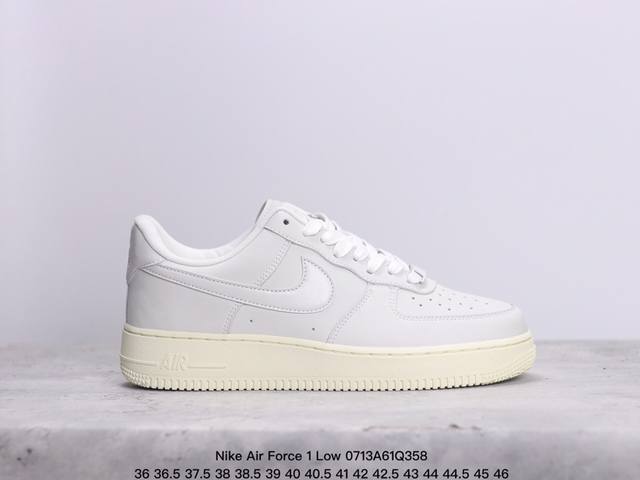 公司级耐克nike Air Force 1 Low 空军一号低帮百搭休闲运动板鞋。柔软、弹性十足的缓震性能和出色的中底设计，横跨复古与现代的外型结合，造就出风靡