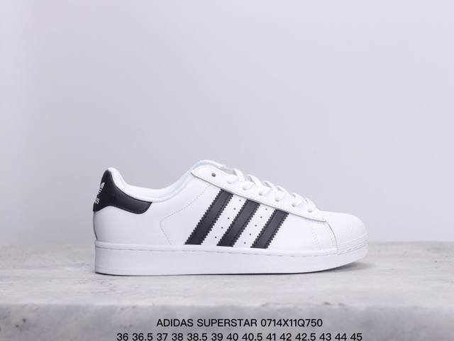 阿迪达斯 Adidas Superstar 三叶草经典贝壳头系列 新款休闲板鞋潮流男女士运动鞋 。鞋面柔软皮革材质 标志性的贝壳鞋头，锯齿三条纹，简约的线条。就