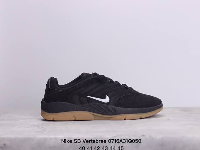 Nike 耐克 Nike Sb Vertebrae 男子滑板鞋 采用匠心设计，经久耐穿，新鞋出盒即塑就舒适贴合感受。 采用 Nike 经典配色设计，让这款时尚滑