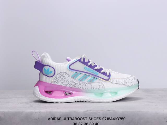 阿迪达斯 Adidas Ultraboost Shoes 马拉松运动休闲实用织物网面跑步鞋。舒适又运动的ultraboost跑步鞋，经典,但不老。这款跑步鞋,采