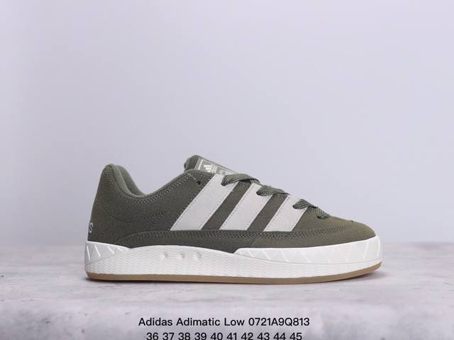 真标adidas Adimatic Low 马蒂奇系列低帮 复古鲨鱼面包鞋运动休闲滑板板鞋 整个鞋面由色彩艳丽的麂皮制成 搭配品牌标志性大尺寸三条纹 Logo