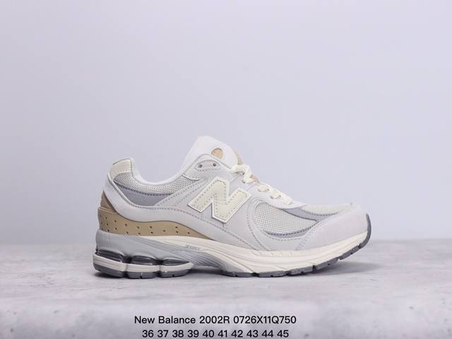 新百伦 New Balance 2002R 跑鞋 男女运动鞋 潮老爹鞋。沿袭了面世之初的经典科技，以 Encap 中底配以升级版 N-Ergy 缓震物料。鞋面则