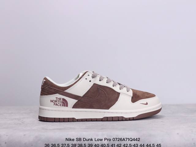 耐克nike Sb Dunk Low Pro 复古低帮 真标 休闲运动滑板板鞋。采用脚感柔软舒适zoomair气垫，有效吸收滑板等极限运动在落地时带来的冲击力，