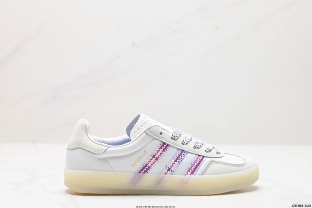 公司级adidas Originals Gazelle Indoor 三叶草休闲防滑耐磨低帮板鞋 鞋头出色设计 塑就出众贴合感 稳固的后跟贴合足部曲线设计 软弹