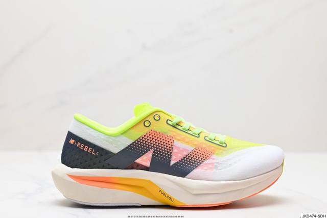 公司级new Balance Fuelcell Supercomp Elite V4 运动舒适耐磨 低帮休闲跑步鞋 新款的elite V4，在鞋面和鞋底都做了升