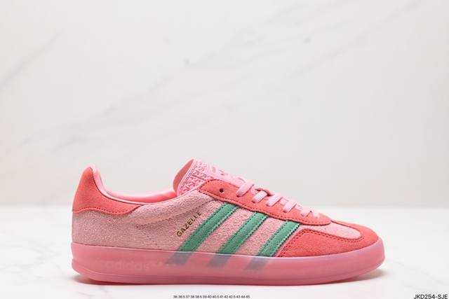 公司级adidas Originals Gazelle Indoor 三叶草休闲防滑耐磨低帮板鞋 鞋头出色设计 塑就出众贴合感 稳固的后跟贴合足部曲线设计 软弹