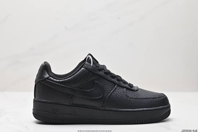 公司级耐克nike Air Force 1 Low 空军一号低帮百搭休闲运动板鞋。柔软、弹性十足的缓震性能和出色的中底设计，横跨复古与现代的外型结合，造就出风靡