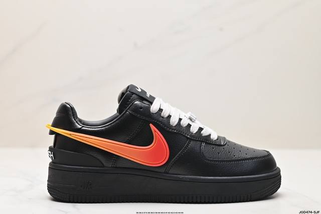 公司级ambush X Nk Air Force 1‘07 Low ”Phantom“ 联名款 空军一号低帮休闲板鞋 #鞋款鞋身以及内衬均采用了纯色皮革打造，标