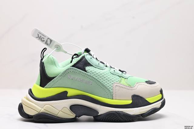 公司级balenciaga巴黎世家 Triple S 涤纶织物皮革 减震防滑耐磨 低帮 老爹鞋 正确字体粗细 位置 大小 正确侧边tpu边扣 气孔 正确大底tp