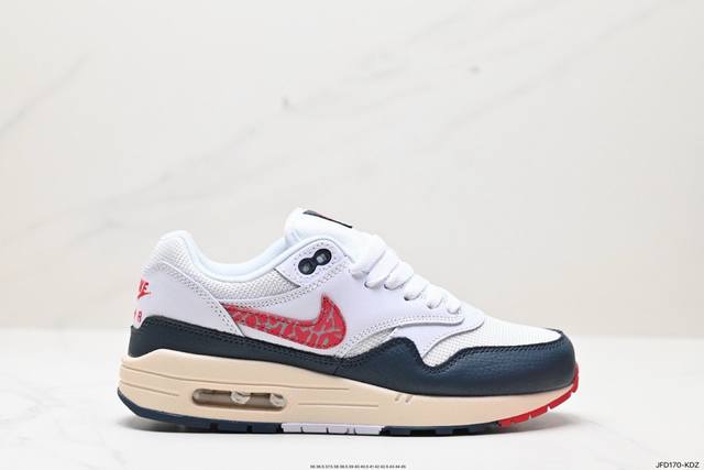 公司级nike Air Max 1 Air Max 气垫 全新配色 鞋身材质均选择皮革、织物、麂皮多种材质覆盖，保证质感的前提下，层次感也相当不错。细节方面，除