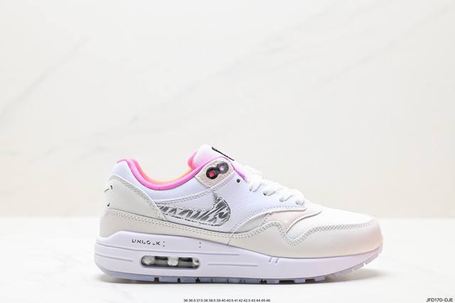 公司级nike Air Max 1 Air Max 气垫 全新配色 鞋身材质均选择皮革、织物、麂皮多种材质覆盖，保证质感的前提下，层次感也相当不错。细节方面，除