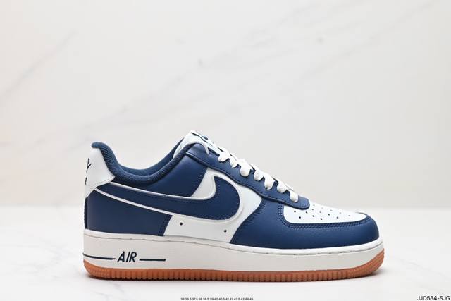 真标耐克nike Air Force 1 Low空军一号低帮百搭休闲运动板鞋。柔软、弹性十足的缓震性能和出色的中底设计，横跨复古与现代的外型结合，造就出风靡全球