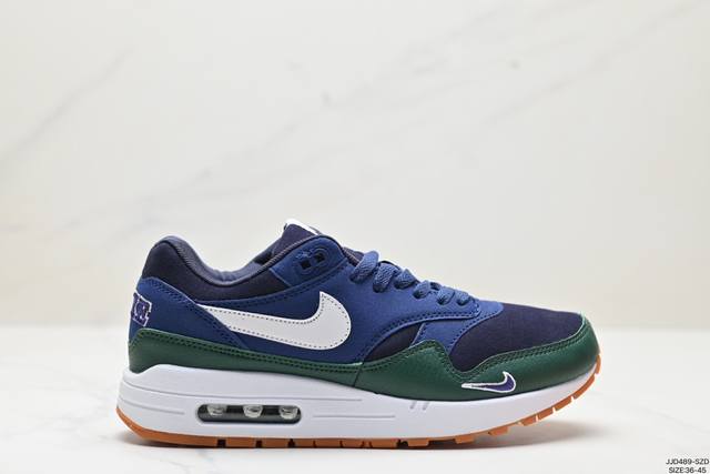 真标nike Air Max 1 Air Max 气垫 全新配色 鞋身材质均选择皮革、织物、麂皮多种材质覆盖，保证质感的前提下，层次感也相当不错。细节方面，除了