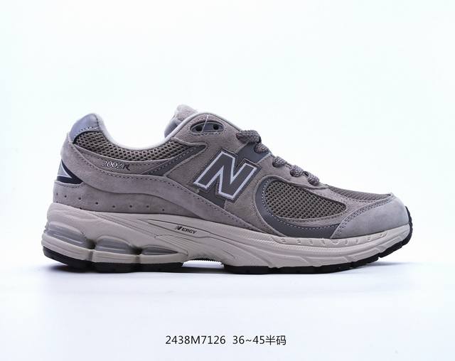 公司级new Balance 2002R 复古单品 热门复古鞋型new Balance 2002R，近日又曝出一款全新配色并释出官图。整双鞋采用棕色和米色主打，