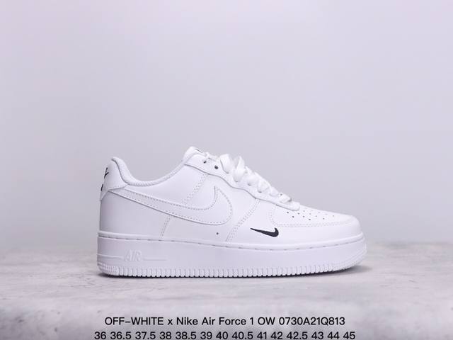 真标off-White X Nike Air Force 1 Ow联名空军一号 鞋款延续了此次联名的设计风格，整体以白色为主调，鞋身内侧同样印有大面积标语，奶白