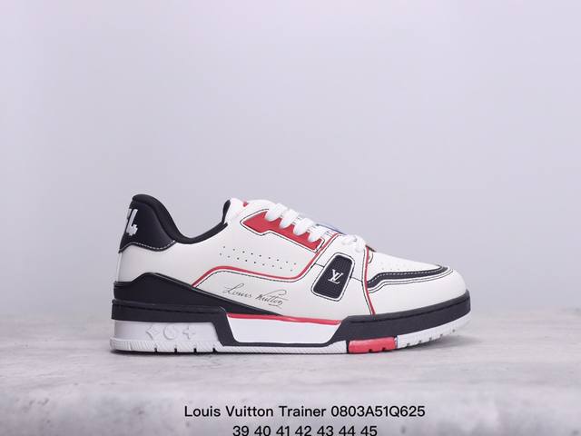 louis Vuitton Trainer 路易威登低帮休闲鞋 艺术总监 Virgil Abloh 设计的路易威登手写标识则于侧面彰显品牌格调. 经典老花 签名