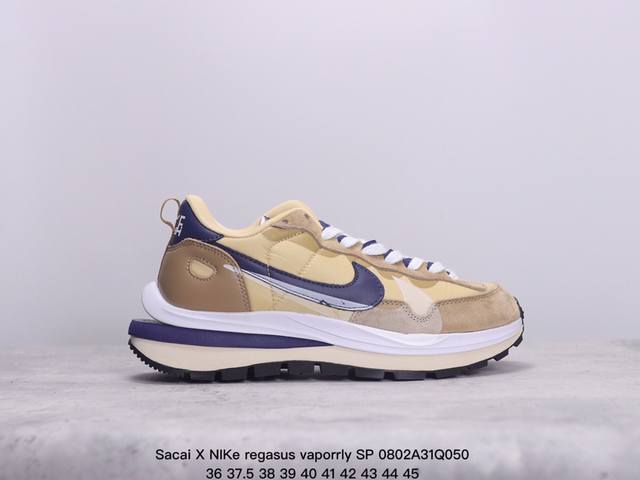 耐克sacai X Nike Regasus Vaporrly Sp 华夫双勾三代3.0走秀 鞋身材质由翻毛皮和透气网布共同打造。熟悉的解构手法、重叠swoos