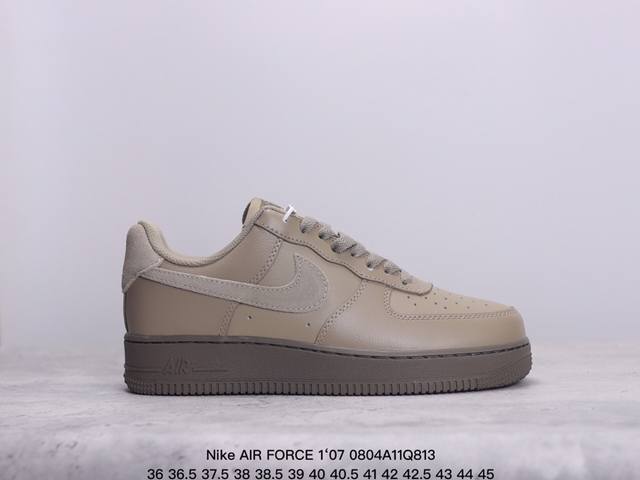 真标耐克nike Air Force 1 Low 空军一号低帮百搭休闲运动板鞋。柔软、弹性十足的缓震性能和出色的中底设计，横跨复古与现代的外型结合，造就出风靡全