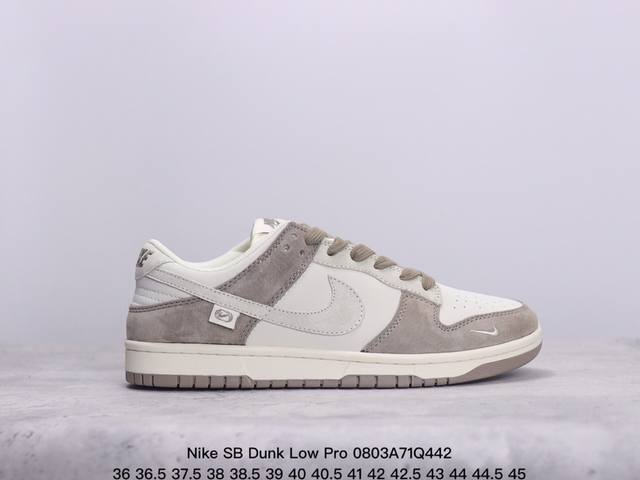 耐克 Nike Sb Dunk Low Pro 复古低帮休闲运动滑板板鞋。采用脚感柔软舒适zoomair气垫，有效吸收滑板等极限运动在落地时带来的冲击力，为街头