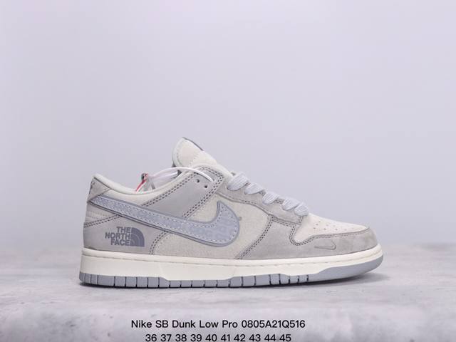 耐克nike Sb Dunk Low Pro 复古低帮 真标 休闲运动滑板板鞋。采用脚感柔软舒适zoomair气垫，有效吸收滑板等极限运动在落地时带来的冲击力，