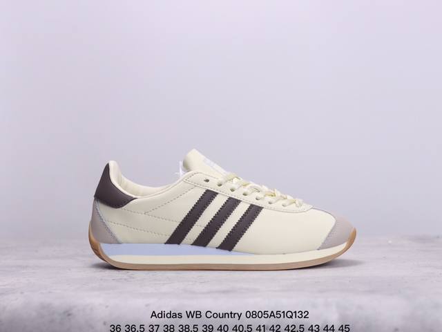 公司级阿迪达斯 Adidas Wb Country 生胶底 秀气大方的鞋型 气质修身。以现代设计融合复古跑步和足球风，采用锦纶和绒面革鞋面，灵感源自70年代 C - 点击图像关闭