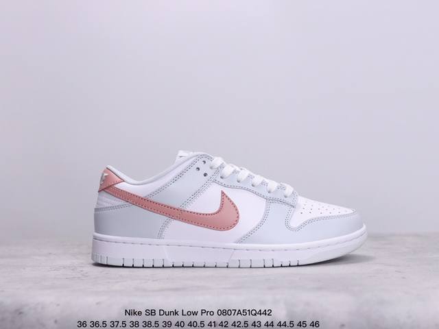 耐克 Nike Sb Dunk Low Pro 复古低帮休闲运动滑板板鞋。采用脚感柔软舒适zoomair气垫，有效吸收滑板等极限运动在落地时带来的冲击力，为街头