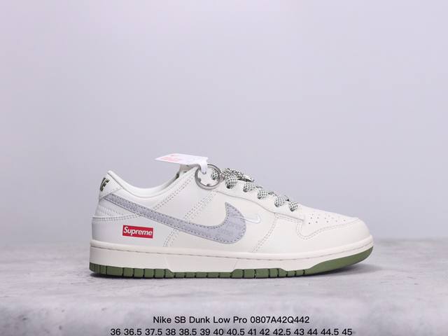 耐克 Nike Sb Dunk Low Pro 复古低帮休闲运动滑板板鞋。采用脚感柔软舒适zoomair气垫，有效吸收滑板等极限运动在落地时带来的冲击力，为街头