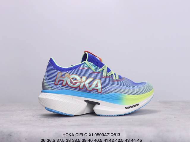 公司级hoka 霍卡 Hoka Cielo X1 竞速跑鞋 外观整合hoka 顶尖碳板技术、中底泡棉科技和几何学，设计符合自然步态的不对称鞋面和鞋底结构，专为精