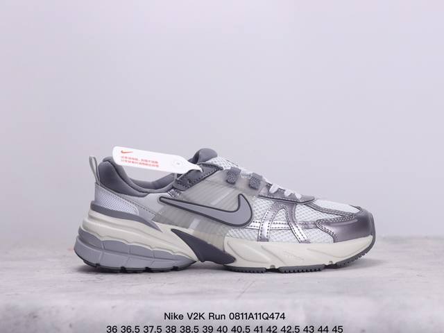 nike V2K Run 复古单品 复古老爹鞋跑步鞋 鞋款被命名为 Runtekk 设计上借鉴了 2000 年的跑鞋风格 配色上以金属银为主调 简练又有复古运动