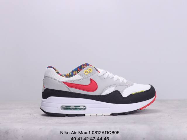 真标nike Air Max 1 Air Max 气垫 全新配色 鞋身材质均选择皮革、织物、麂皮多种材质覆盖，保证质感的前提下，层次感也相当不错。细节方面，除了