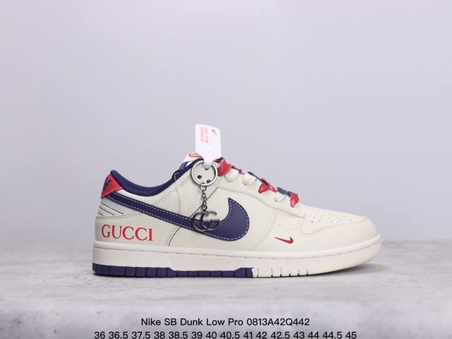 耐克 Nike Sb Dunk Low Pro 复古低帮休闲运动滑板板鞋。采用脚感柔软舒适zoomair气垫，有效吸收滑板等极限运动在落地时带来的冲击力，为街头